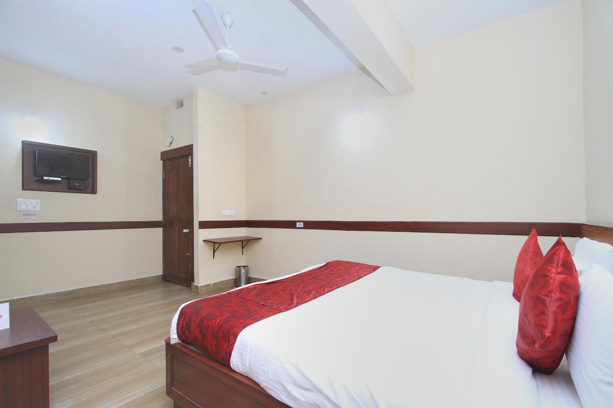 OYO 3009 Coorg Mandarin Hotel Madikeri Bagian luar foto